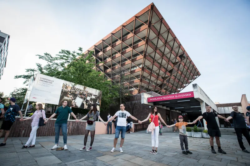 RTVS - Slovensko - Protest - Živá reťaz (FOTO) - domov.sme.sk