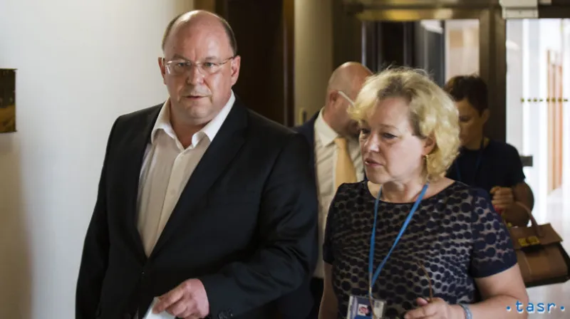 Výbor k napätiu v RTVS: Rezník musí lepšie komunikovať s verejnosťou - Domáce - Správy - Pravda.sk