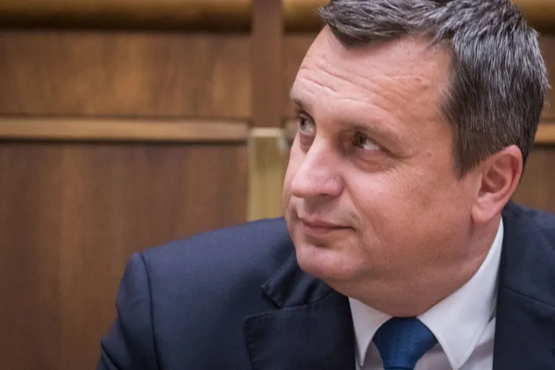 Dankova rigorózna práca sa zhoduje s inou - domov.sme.sk