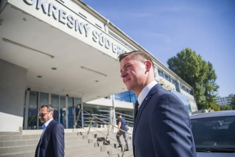 Kaliňák na súde s Rybaničom nebol, no bloguje, pojednávanie je neverejné – Denník N