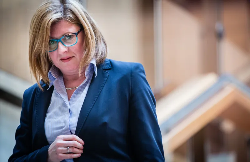 Pellegrini sa zastáva Matečnej, Danko ju posiela za Čižnárom, opozícia chce ministerku pre agropodvody odvolávať – Denník N