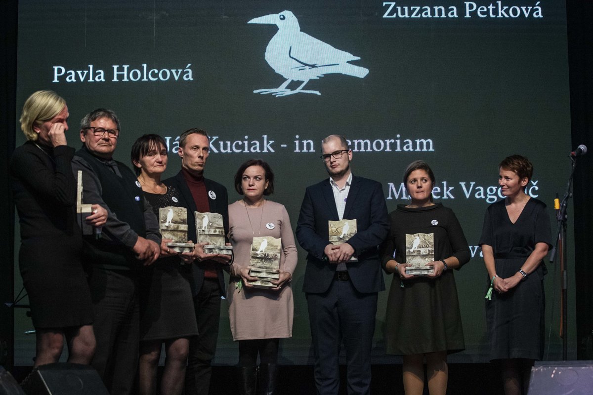 Odhaľujú kauzy a čelia útokom. Ocenenie Biela vrana získali investigatívni novinári - domov.sme.sk