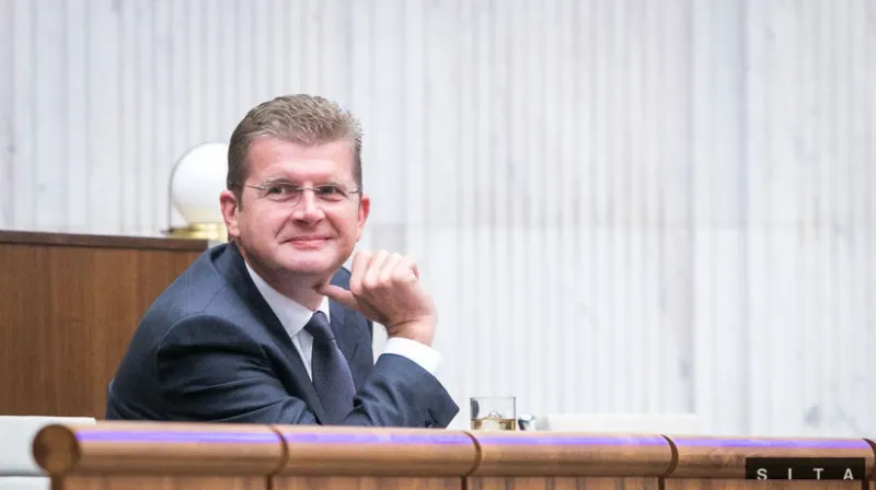 Ďalším pôsobením Roškovej v Smere by sa mali zaoberať okresné štruktúry, mieni Žiga - Domáce - Správy - Pravda.sk