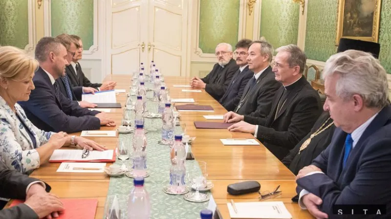 Cirkvi a náboženské spoločnosti píšu premiérovi, spomínajú korupciu aj vraždu - Domáce - Správy - Pravda.sk