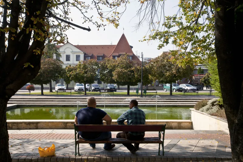 Tiché mestečko vrahov – reportáž z Kolárova – Denník N