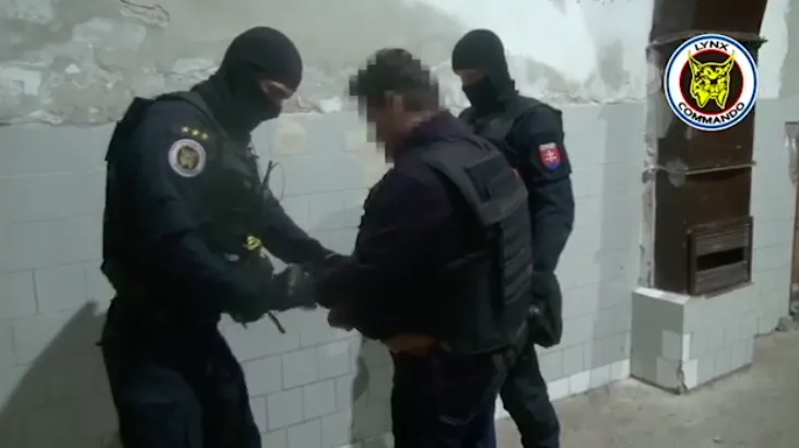 Exkluzívne ZÁBERY v dojímavej hymne pre policajtov: Kočner s putami na rukách, Lučanského odkaz | Topky.sk