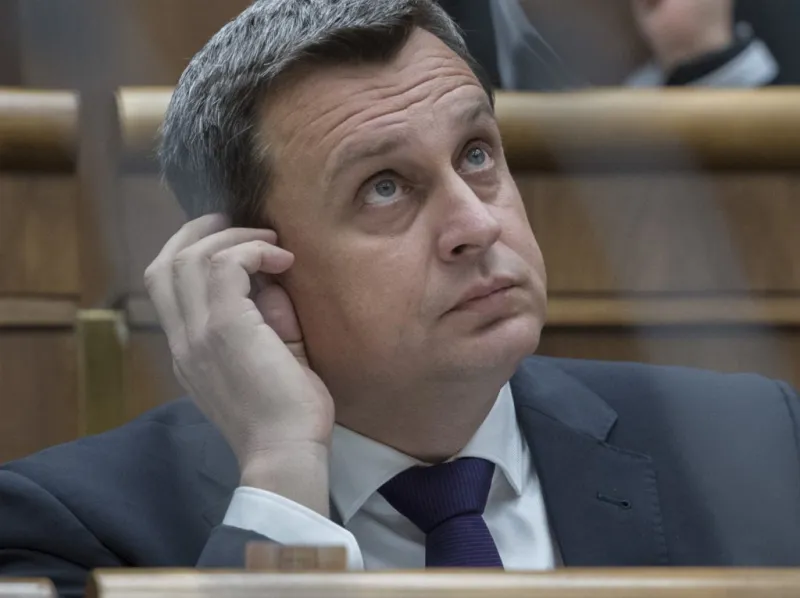 Dankova rigorózna práca je plagiát. Predseda parlamentu okopíroval celé strany | Glob.sk
