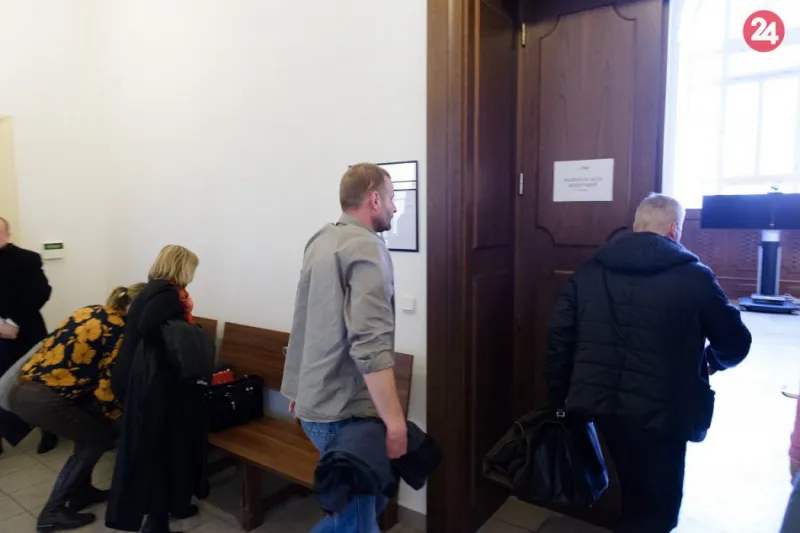 Posun v kauze Mariatchi: Na súde v Nitre vypovedala trojica poškodených, FOTO a VIDEO | Dnes24.sk