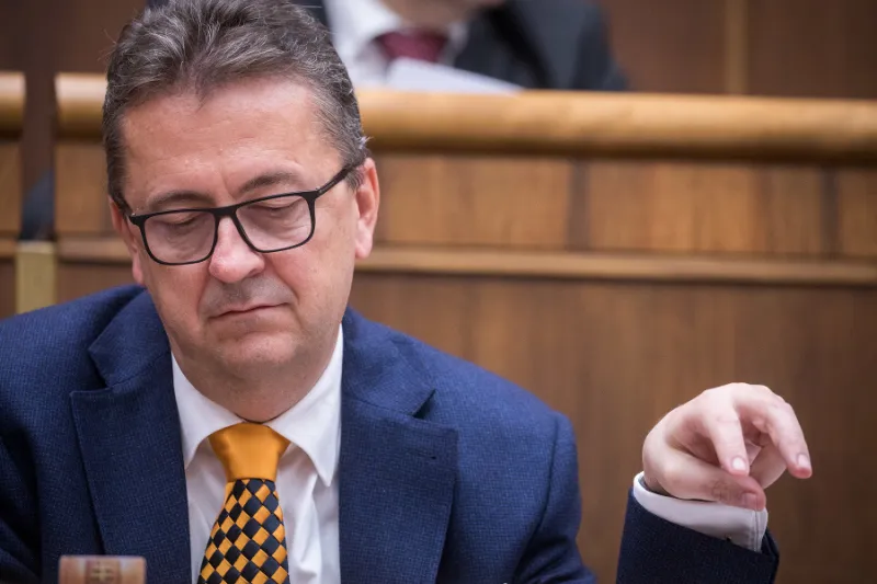 S komunikáciou s obvinenou Zsuzsvou sa podľa Mosta-Híd musí vyrovnať Glváč | Topky.sk