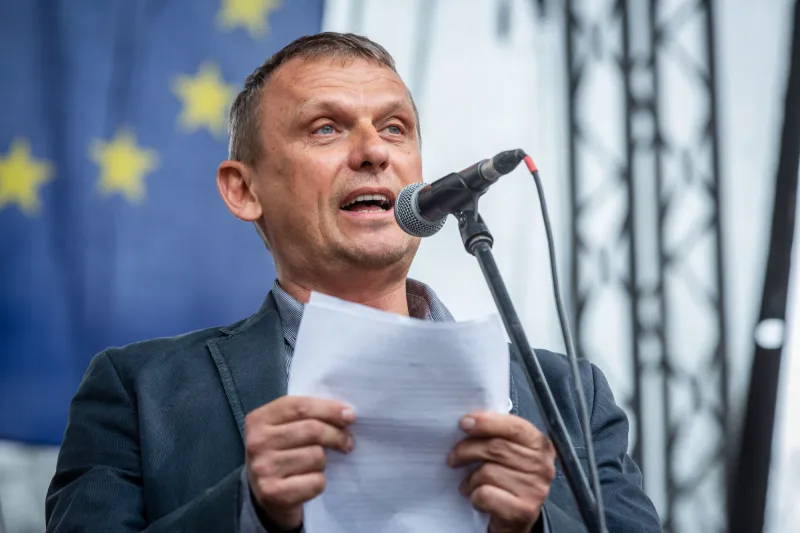 Právnik Pavol Žilinčík na proteste: Minister a policajný prezident rozhodujú, kto bude povýšený a kto vyštvaný – Denník N