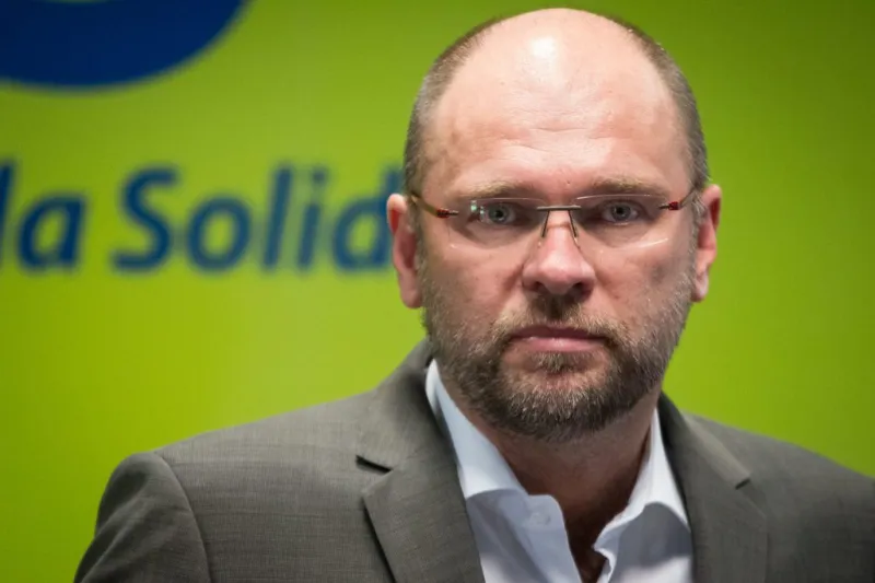 Tóth mal okrem novinárov sledovať aj Richarda Sulíka. Chcel pre Kočnera zistiť, či berie kokaín | Glob.sk