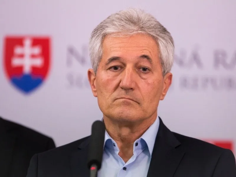 Poslanec Suchánek sa ocitá pod paľbou obvinení: Na pretrase predražený CT prístroj | Topky.sk