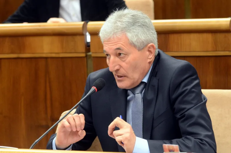 Odhalil kauzu CT, no sám je obvinený: Od Suchánka žiadajú vysvetlenie pochybného tendra | Topky.sk