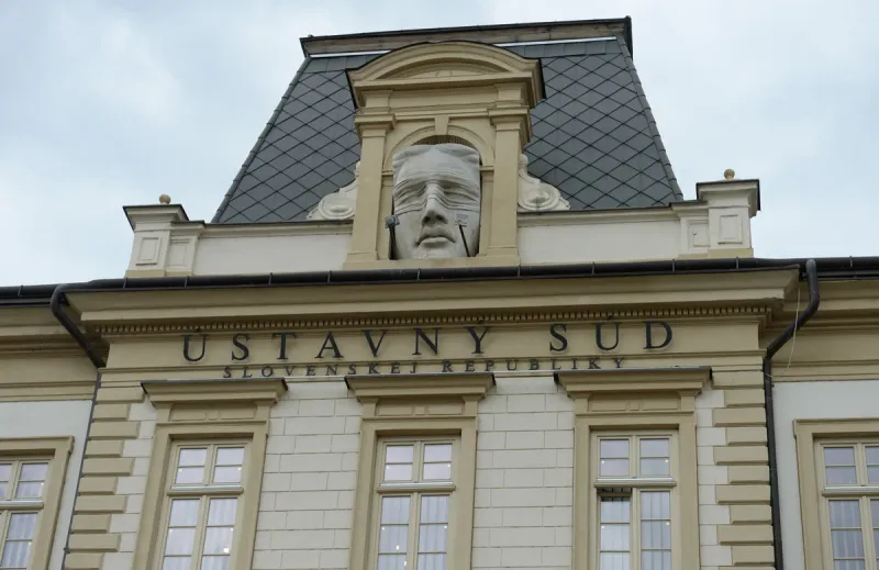 Pri zablokovaní peňazí pre firmu Bžána došlo k porušeniu práv, rozhodol súd - domov.sme.sk