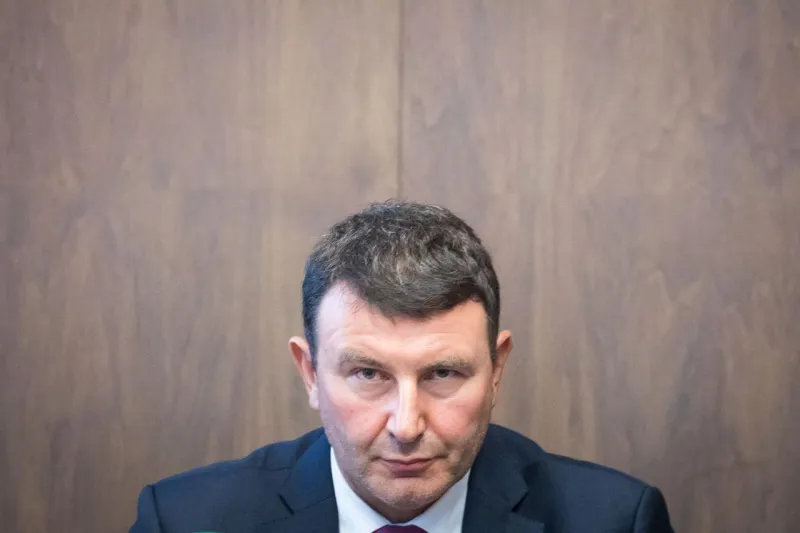 Colné podvody v hodnote stoviek miliónov sa mali diať Imreczemu pod nosom, tvrdí Beblavý |  | .týždeň - iný pohľad na spoločnosť