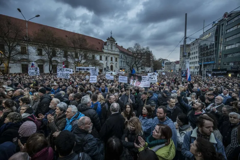 FOTO: Zhromaždenie rok po vražde Kuciaka v Bratislave - domov.sme.sk