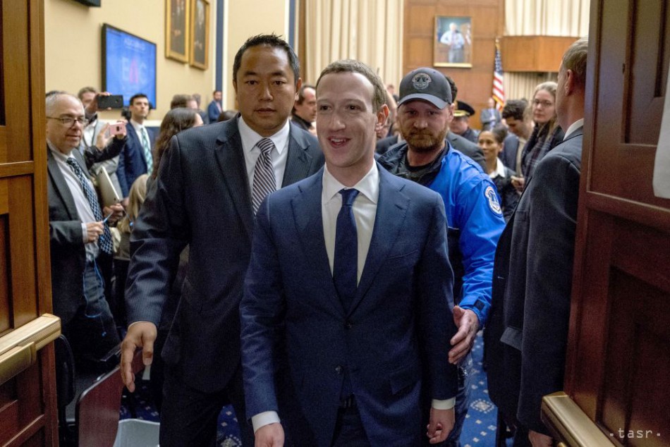 Tajani: Zuckerberg bude v Bruseli vysvetľovať škandál s únikom údajov