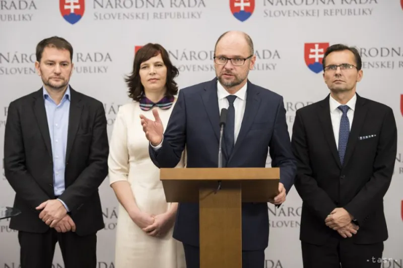 Slovensko je podľa opozície rok po vražde J. Kuciaka na rázcestí