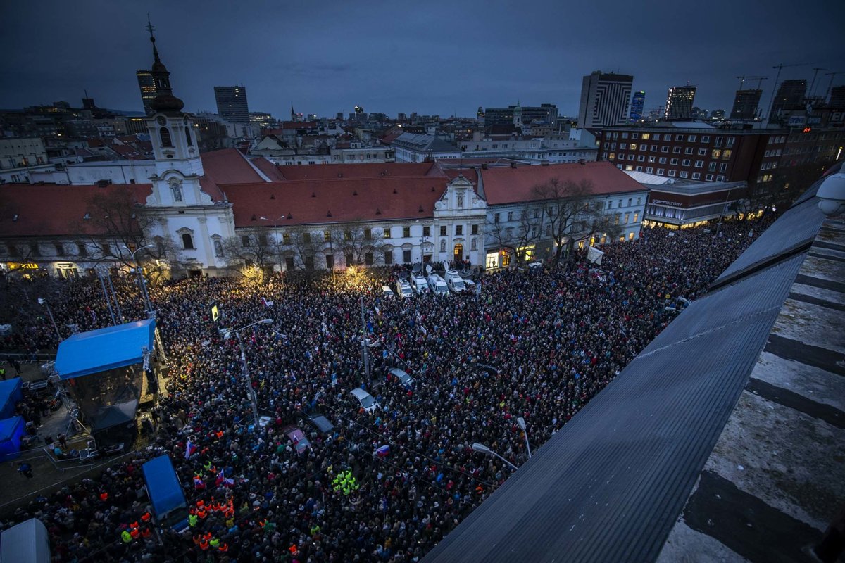 FOTO: Spomienkove zhromaždenie rok po smrti Kuciaka - domov.sme.sk
