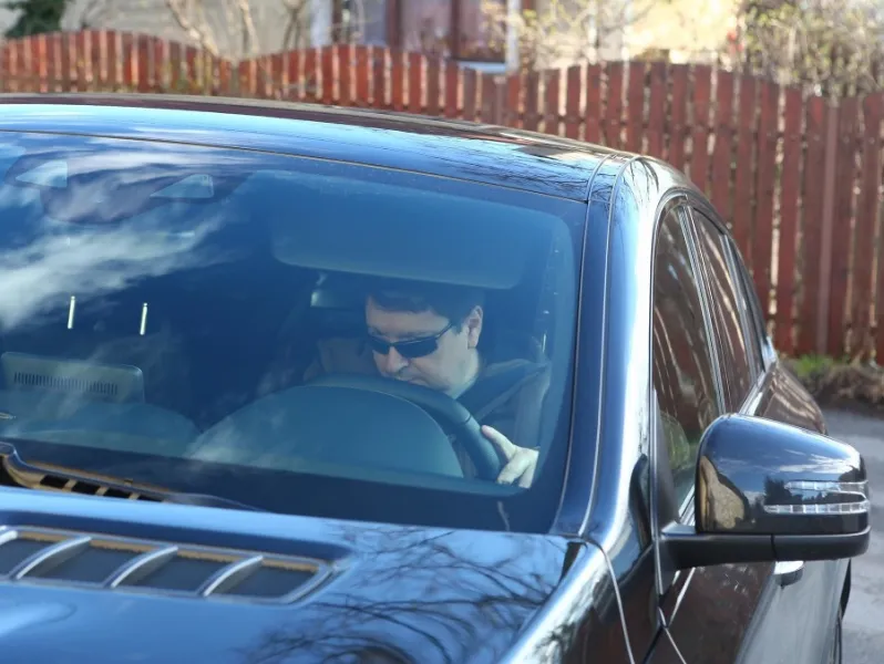 PRÁVE TERAZ Bašternák nastúpil na výkon trestu: FOTO Ranné manévre pred vilou | Topky.sk