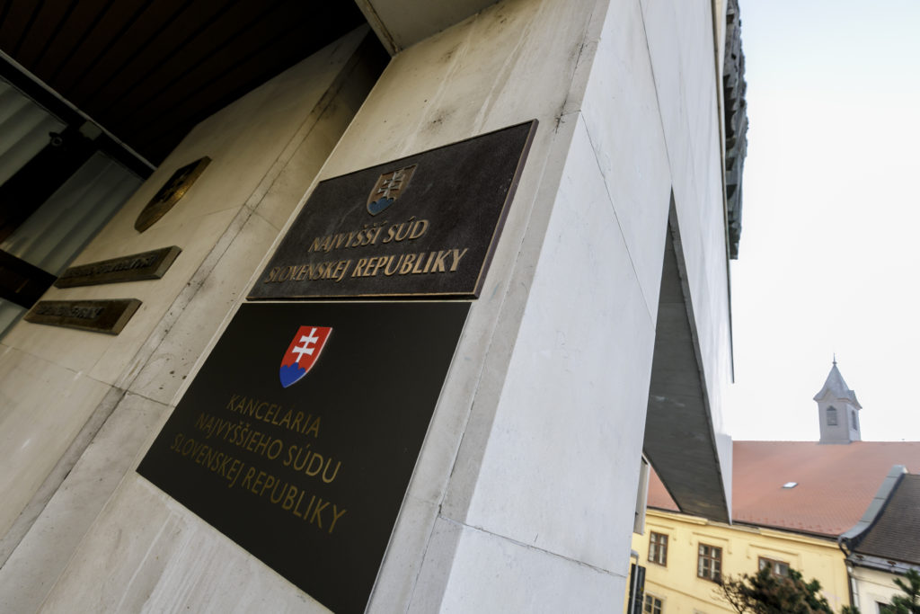 Špecializovaný trestný súd sa v utorok vráti ku kauze nástenkový tender | Glob.sk
