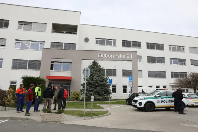 VIEME PRVÍ Po policajnej razii v súvislosti s D4R7 skončil v cele aj podnikateľ blízky Bašternákovi | Glob.sk