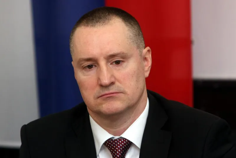 Šufliarsky končí vo funkcii námestníka generálneho prokurátora. Zlomili ho esemesky s Kočnerom |  | .týždeň - iný pohľad na spoločnosť