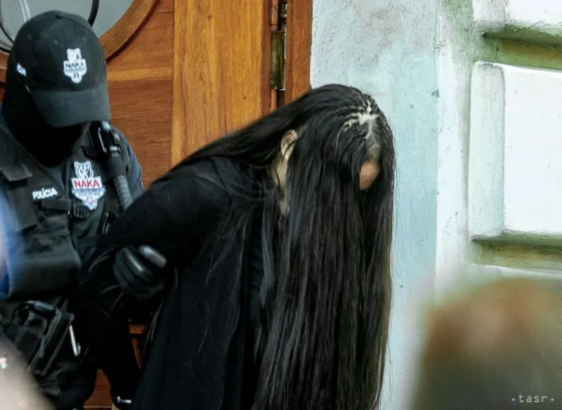 ALENA ZS. A TRAJA OBVINENÍ V KAUZE VRAŽDY KUCIAKA ZOSTÁVAJÚ VO VÄZBE