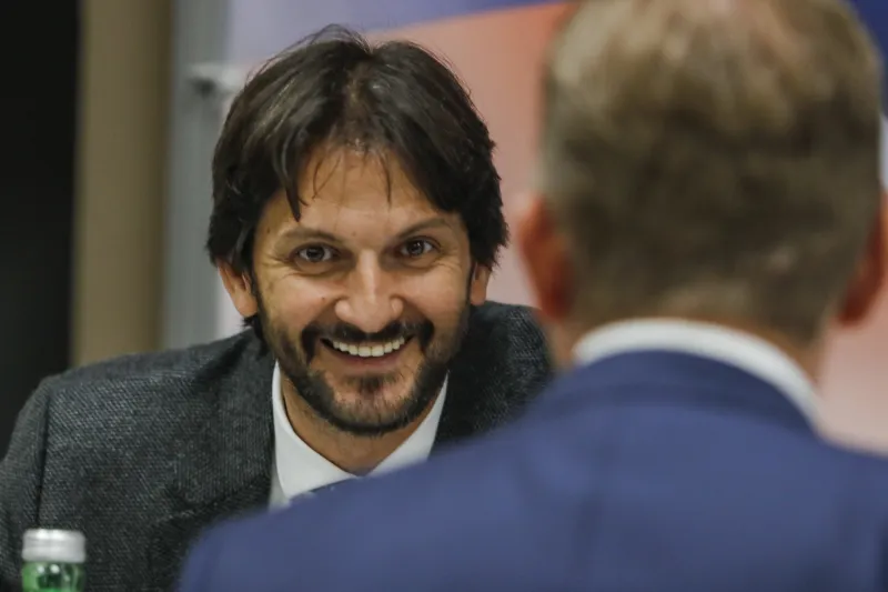 Výbor o Gorile bude napriek tomu, že Kaliňák sa zdráhal, hlasy dajú Most-Híd aj SNS – Denník N