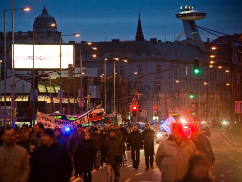 Aktéra konfliktu s policajtom počas protestu Gorila právoplatne oslobodili | Topky.sk