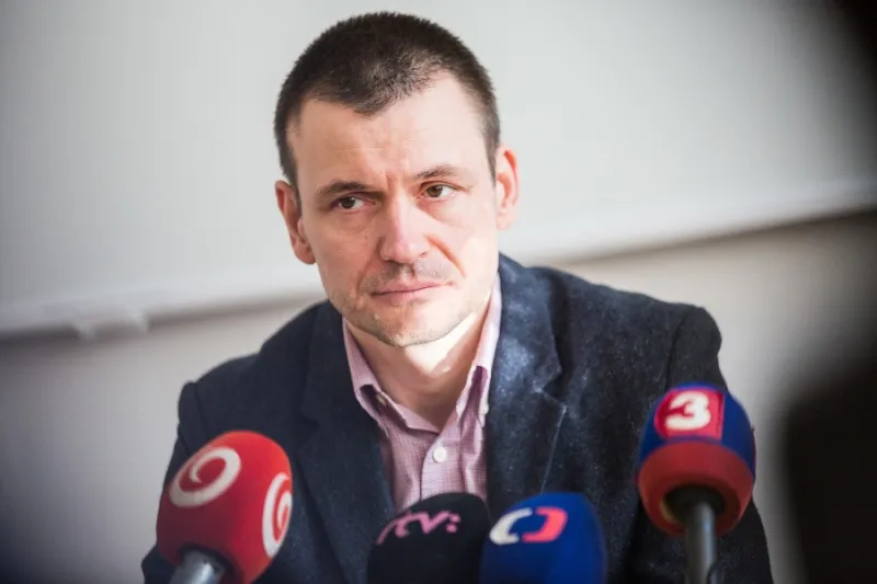 Sledovanie novinárov je prejavom úplného zúfalstva: Nepomôže im ani ľútosť, tvrdí opozícia | Topky.sk
