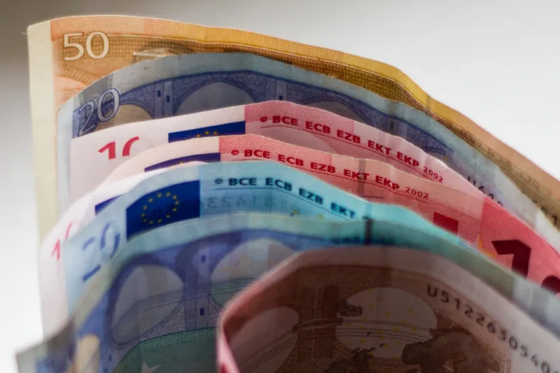 Banky a nebankové firmy dali vlani do reklamy na úvery a pôžičky viac ako 80 mil. eur - Webnoviny.sk