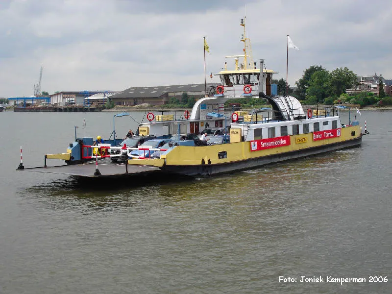 ÚVO preverí nákup kompy za milión od realitky, v prípade chýb sľubuje minister Sólymos zrušenie obchodu – Denník N