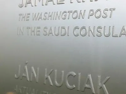 USA vzdali poctu Jánovi Kuciakovi: Jeho meno pridali na pamätník žurnalistov vo Washingtone | Topky.sk