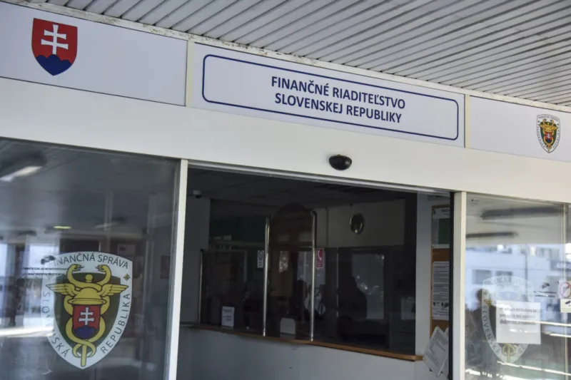 VIEME PRVÍ Druhý muž Finančnej správy končí, pomáhať mal aj Bašternákovi | Glob.sk