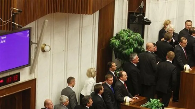 NAKA obnovila vyšetrovanie kupovania poslancov pri voľbe generálneho prokurátora - Domáce - Správy - Pravda.sk