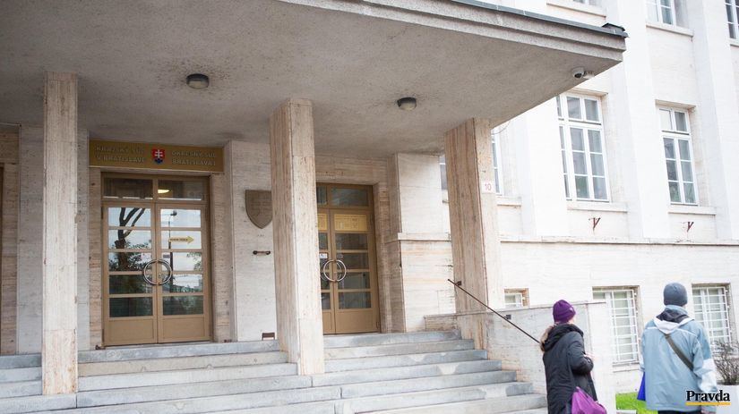 Na okresnom súde zisťujú, prečo pustili údajných členov bankomatovej mafie - Domáce - Správy - Pravda.sk