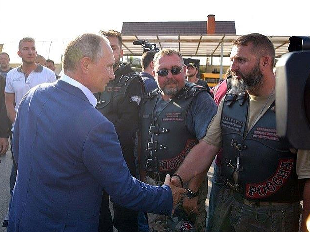 Putin vycestoval na Krym: Zúčastnil sa na zraze Nočných vlkov | Topky.sk