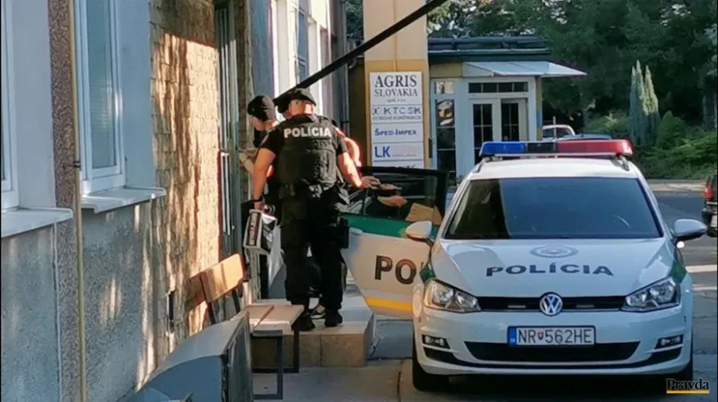 Alena Zsuzsová vypovedala na polícii v Nitre, poprela nedovolené ozbrojovanie - Domáce - Správy - Pravda.sk