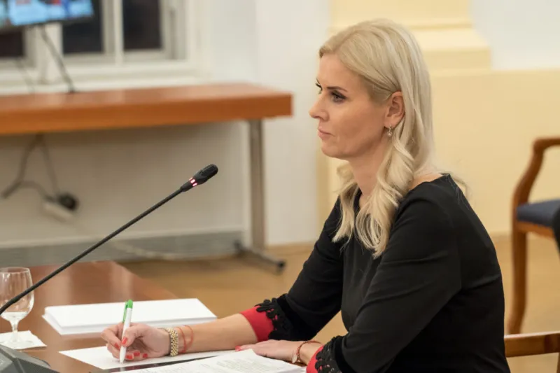 Jankovská si mala s Kočnerom vymeniť až tisíc správ. Gál ani Pellegrini zatiaľ zodpovednosť nevyvodili | Glob.sk