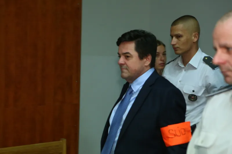 MIMORIADNY ONLINE Proces v kauze zmenky: Prvé FOTO, pochudnutý Kočner sa postavil pred súd | Topky.sk