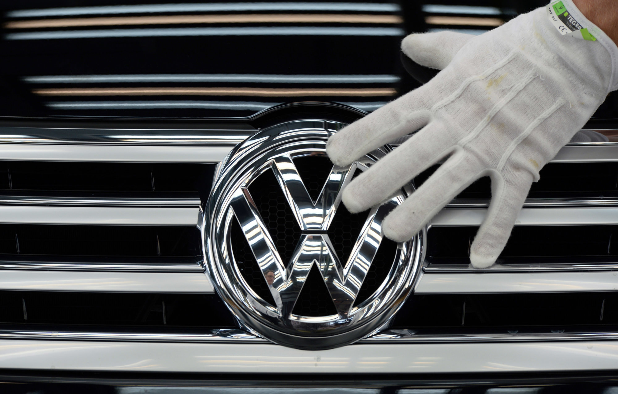 Česi začnú od pondelka zvolávať autá z emisného škandálu VW do servisov, onedlho to bude aj u nás – Denník N