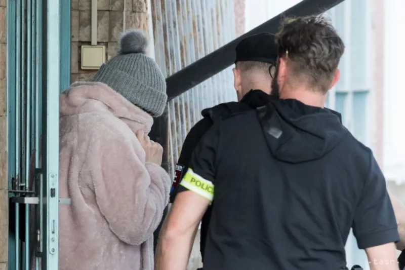 Alena Zs. študuje spis ku Kuciakovej vražde