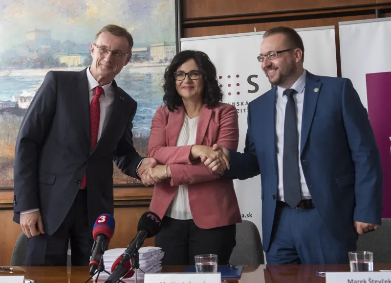 Lubyová podpísala s rektormi investičný projekt. Vzniknú nové pavilóny a laboratóriá - SME
