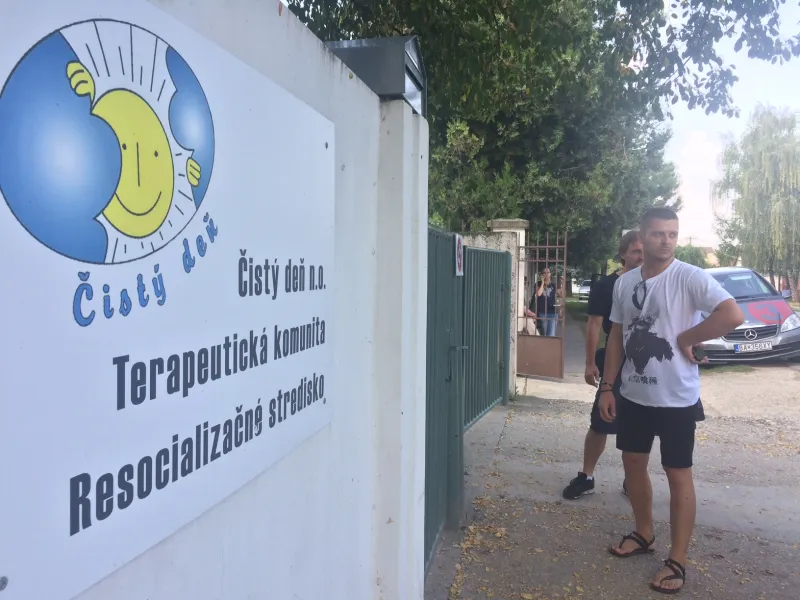 Čo bude s deťmi z Čistého dňa bez akreditácie? V zariadení zostanú niekoľko týždňov – Denník N