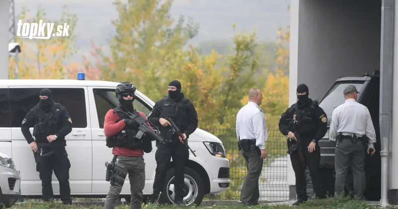 AKTUÁLNE Obvineného v prípade vraždy Kuciaka priviezli do Pezinka: FOTO Chce sa dohodnúť | Topky.sk