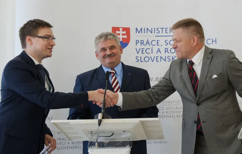 Čistý deň môže prísť o akreditáciu, padlo aj obvinenie zo sexuálneho zneužívania – Denník N