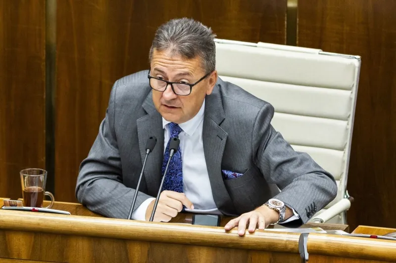 Pellegrini pristupuje ku Glváčovi podobne ako na začiatku k Jankovskej - SME