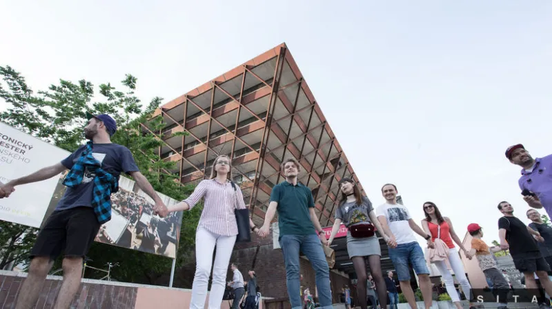 Hromadná výpoveď v RTVS: Odchádza 12 ľudí, medzi nimi Kovačič Hanzelová či Hajčáková - Domáce - Správy - Pravda.sk