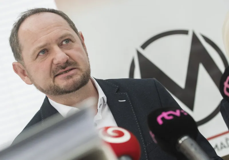 Zsolt Simon vyzval Bugára, aby vysvetlil komunikáciu s Kočnerom - SME
